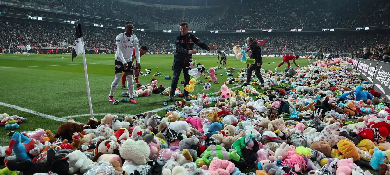 Besiktas fans flood field with toys for Turkey's earthquake-hit kids