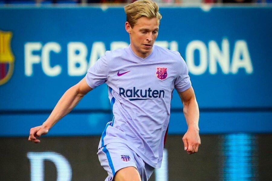 Wait continues on MF Frenkie de Jong.