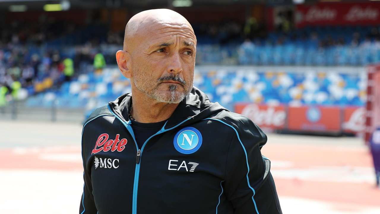 Spalletti se hace un tatuaje celebrando la victoria del Napoli en la Serie A