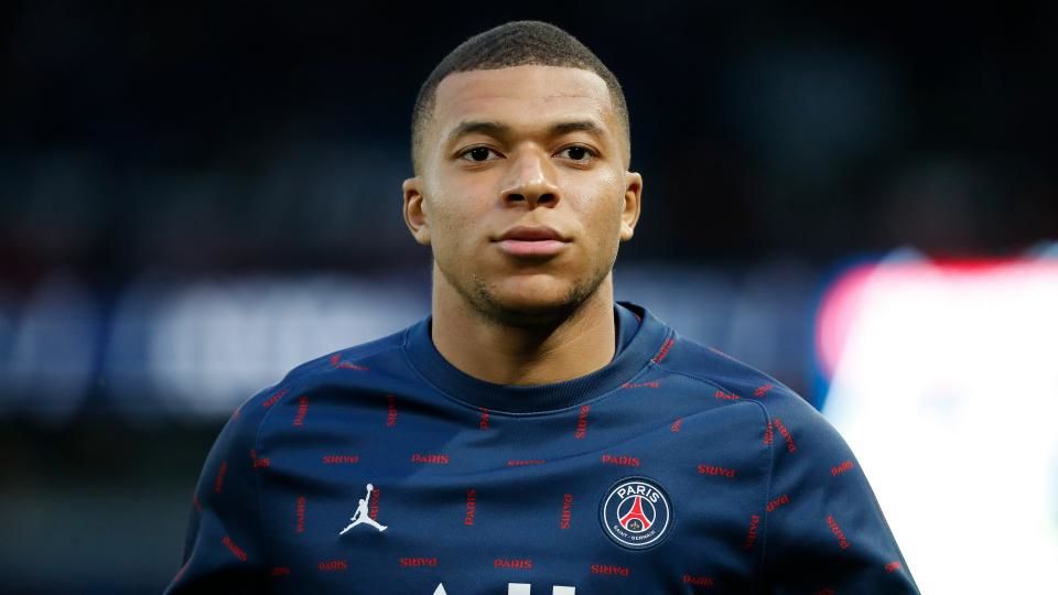 Mbappé scored 250 goals in his career faster than Messi and Ronaldo