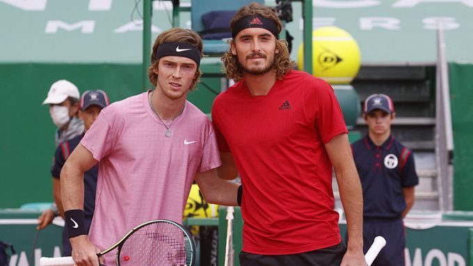 Stefanos Tsitsipas vs Andrey Rublev. Pronóstico, Apuestas y Cuotas│18 de noviembre de 2022