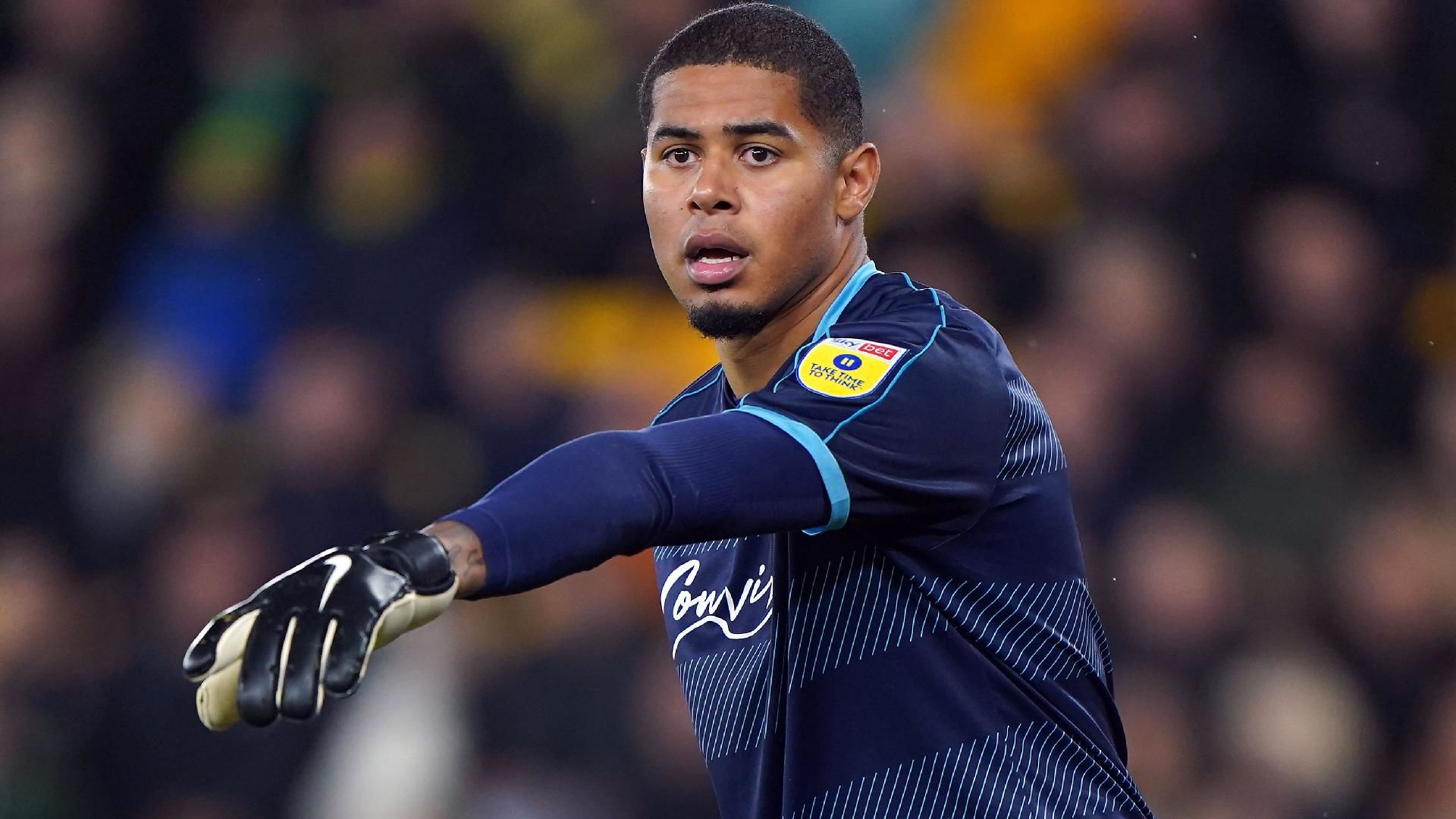 El Sevilla sigue buscando sustituto para Yassine Bono