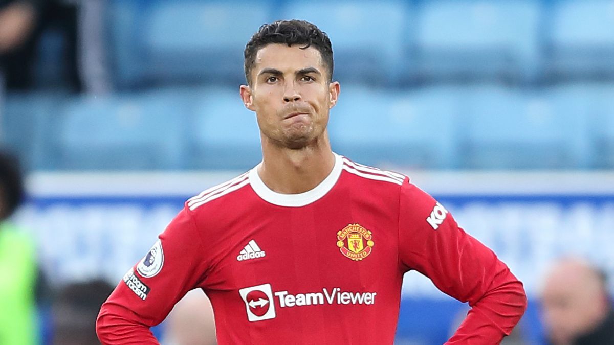 Cristiano Ronaldo leaves Manchester United with immediate effect!