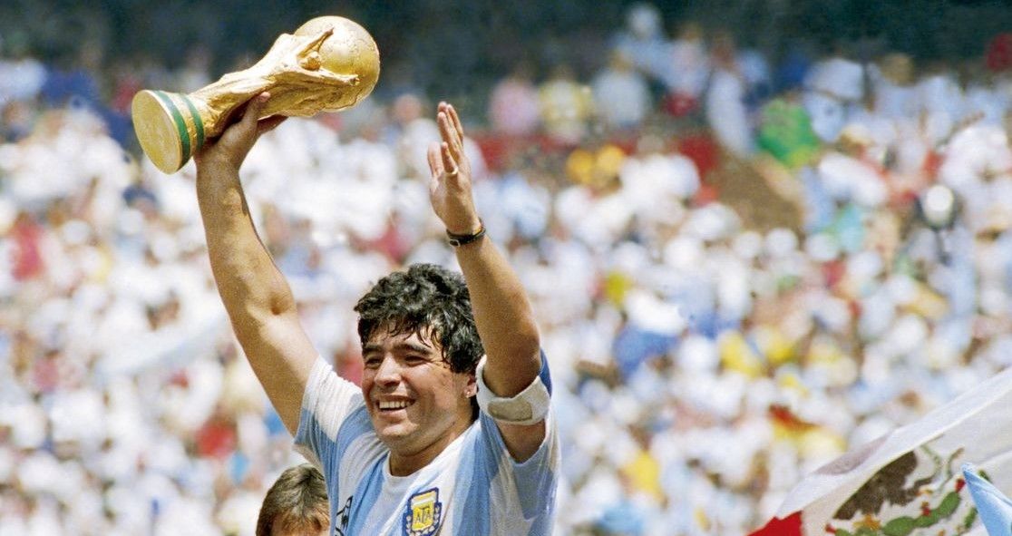 Familiares de Maradona quieren trasladar sus restos mortales 