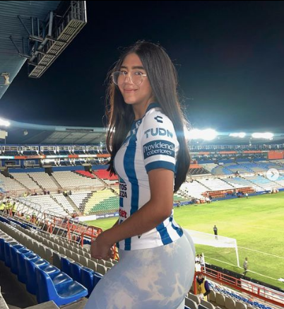 Frida, la aficionada consentida del Pachuca, la rompe en Qatar