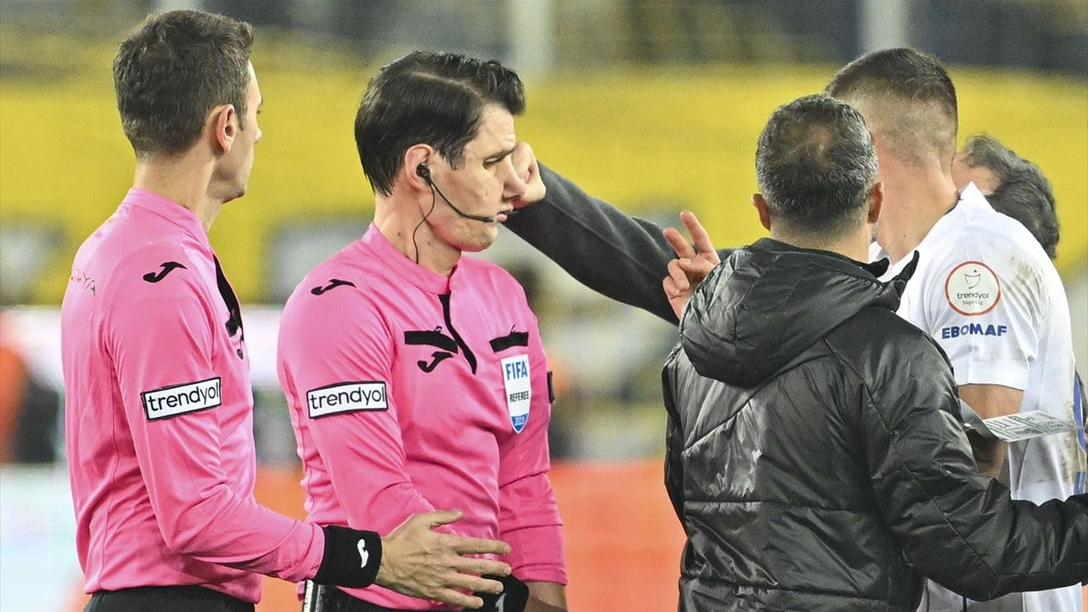 Turkish Championship Postponed Indefinitely After Referee Beating