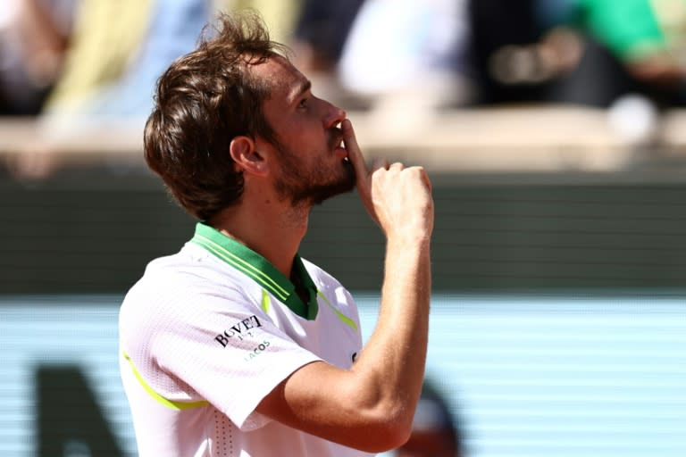 World No. 2 Medvedev Tells Fans to Shut Up at Roland-Garros