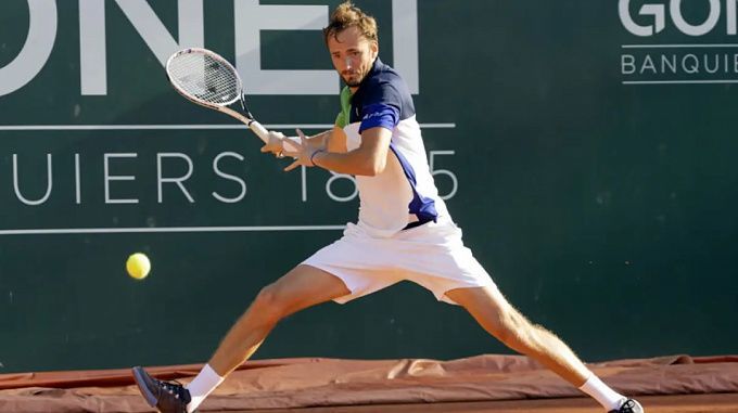 Facundo Bagnis vs Daniil Medvedev  Prediction, Betting Tips & Odds │23 MAY, 2022