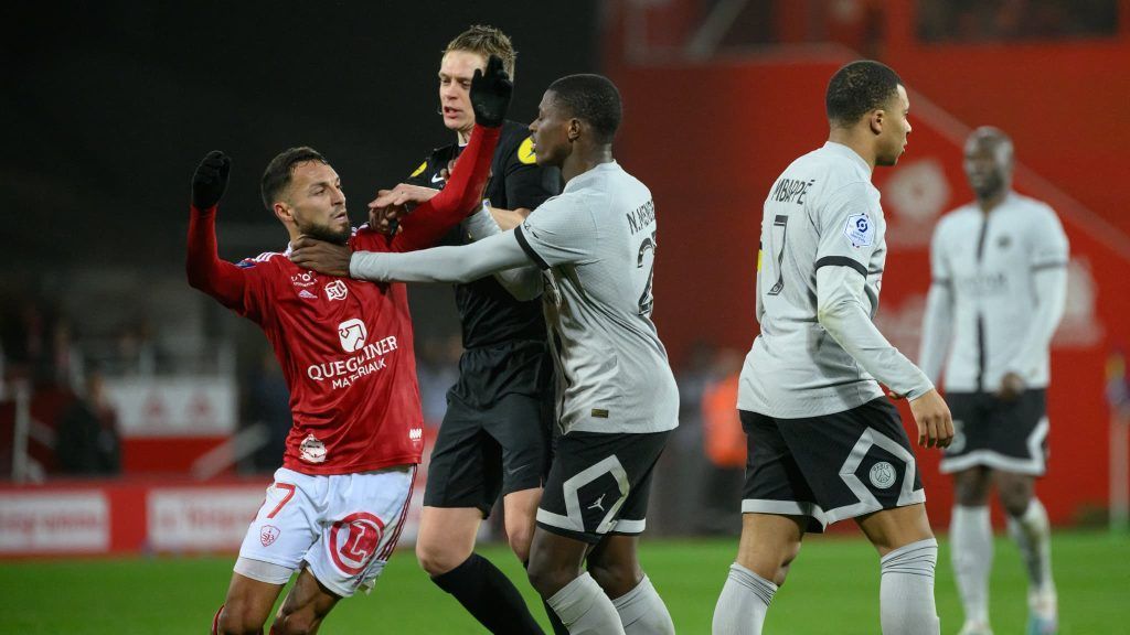 Lees-Melou calls for Mbappé to be punished for kicking Brest player
