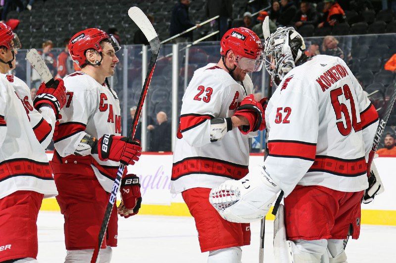 Carolina Hurricanes vs Buffalo Sabres. Pronóstico, Apuestas y Cuotas│3 de diciembre de 2023