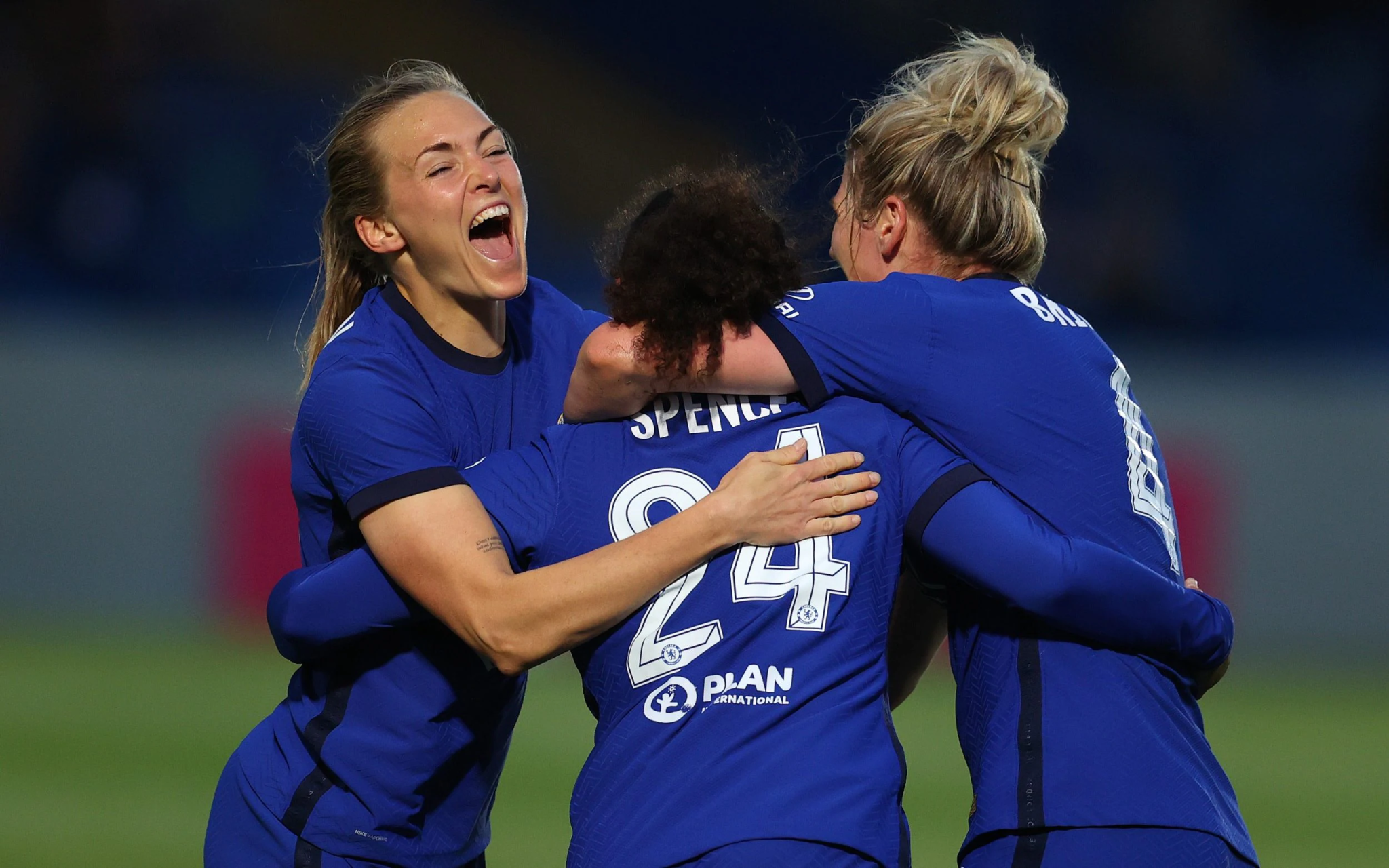 WSL: United prevails, Aston Villa beats Leicester, and Chelsea wins big