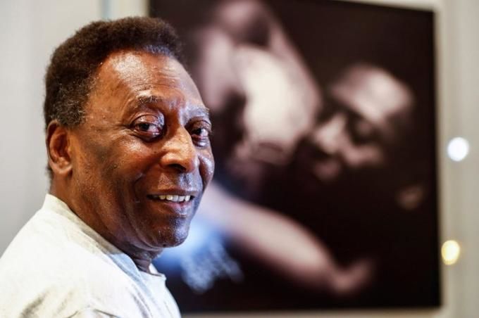 Former UFC champion Oliveira reacts to Pelé's death