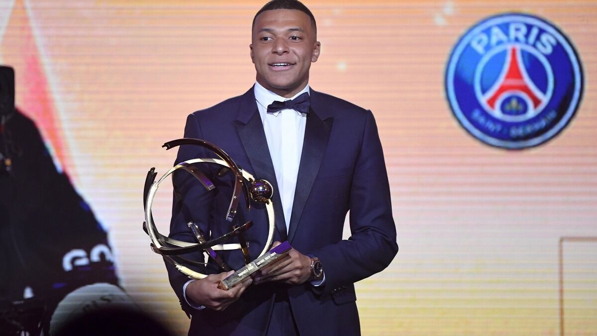 Mbappe Thanks Players And Coaches Of PSG After Receiving Ligue 1 Best Player Award