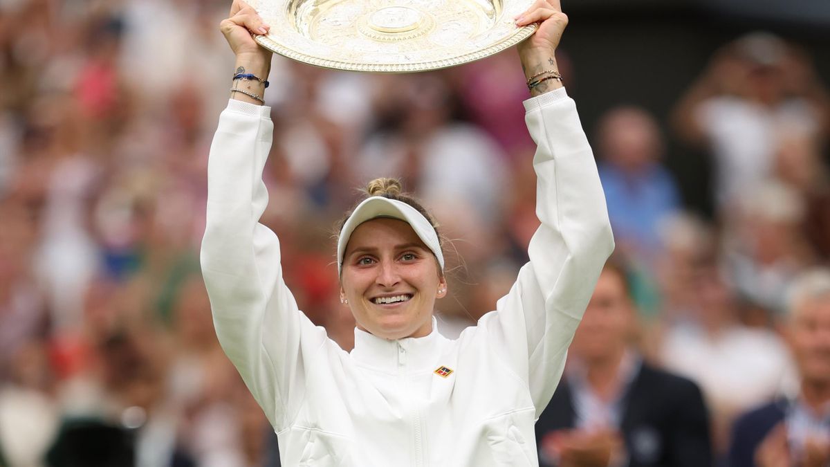 Marketa Vondrousova superó a Ons Jabeur en la final de Wimbledon, y consiguió su primer titulo Grand Slam 