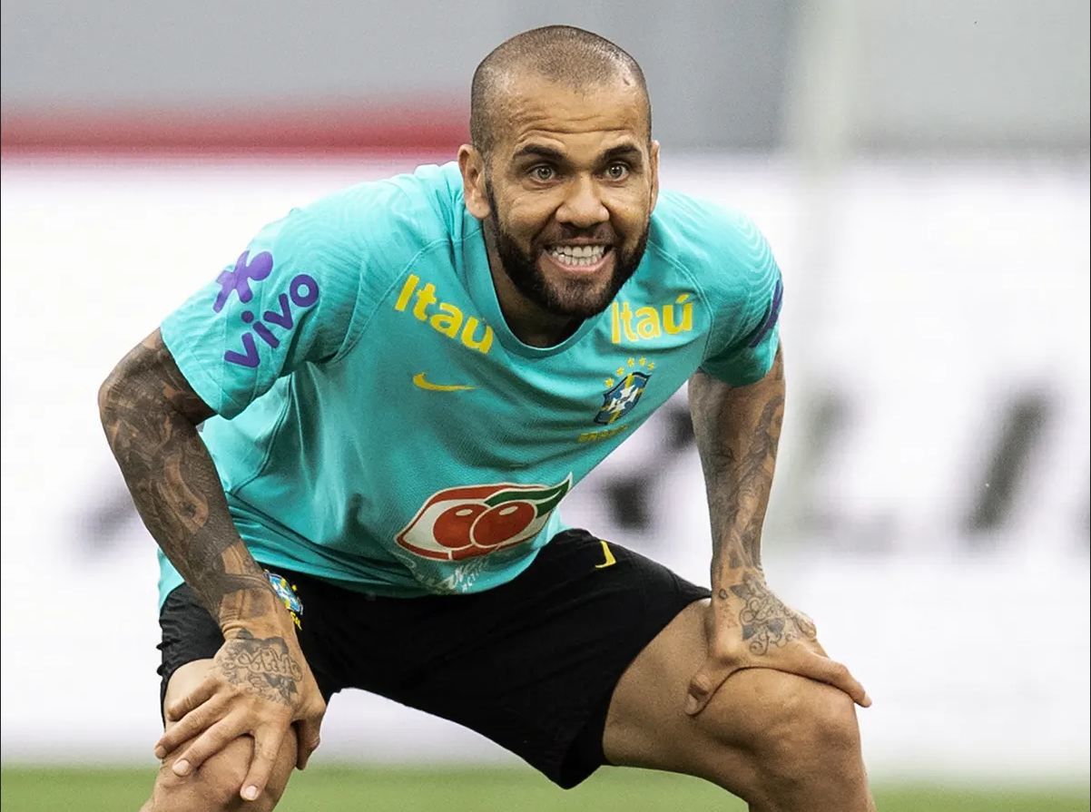 Pumas demand $5 million from Dani Alves for breach of contract