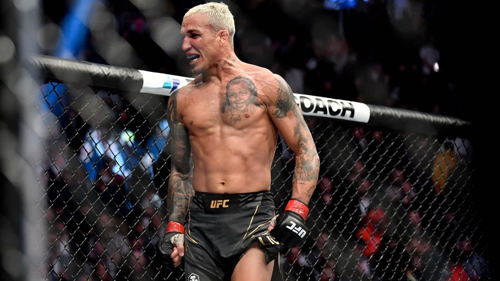 Former UFC champion Oliveira gets full back tattoo