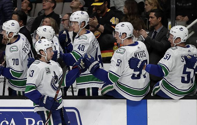 Vancouver Canucks vs  Arizona Coyotes Prediction, Betting Tips & Odds │9 FEBRUARY, 2022