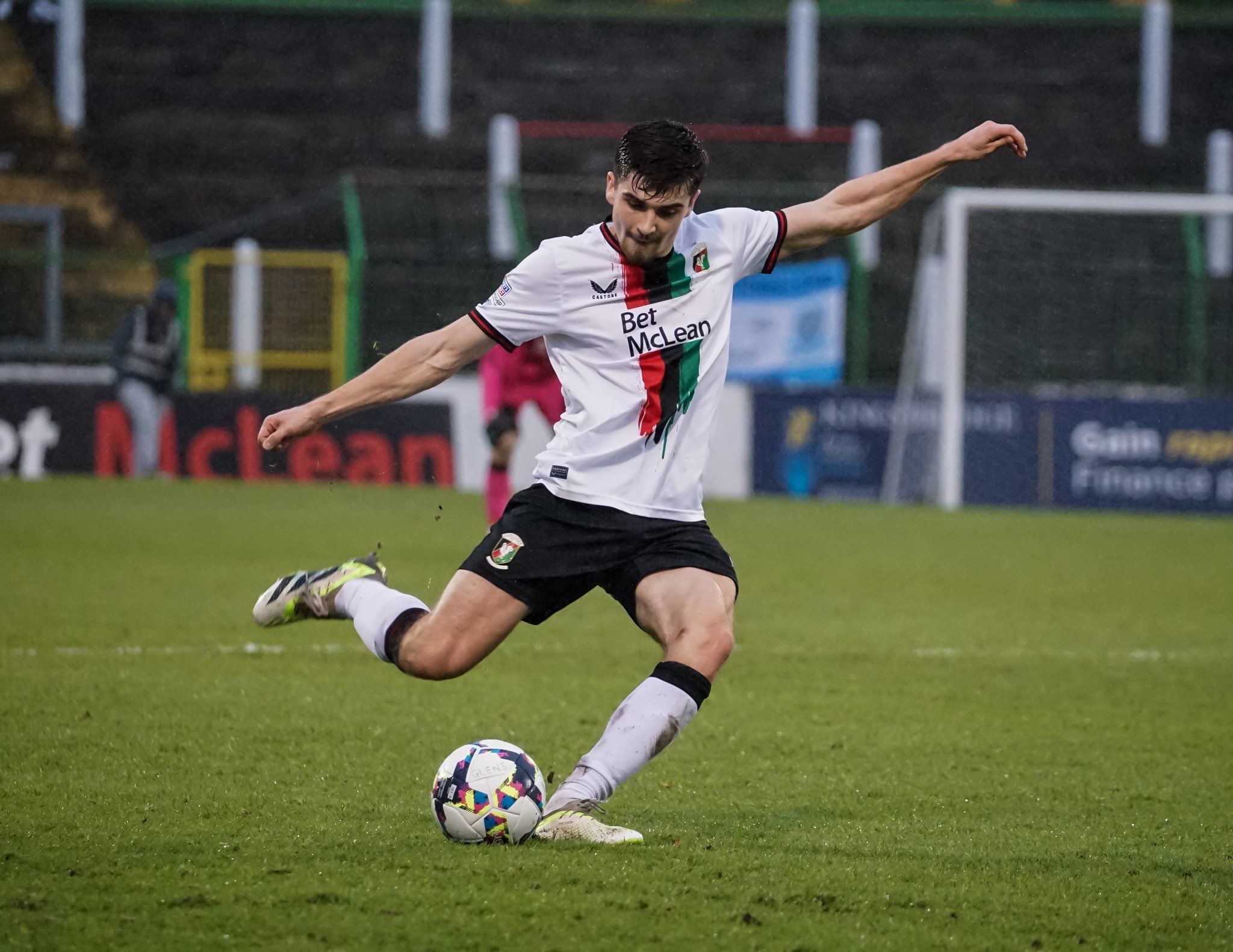 Larne FC vs Glentoran FC Prediction, Betting Tips & Odds │24 NOVEMBER, 2023