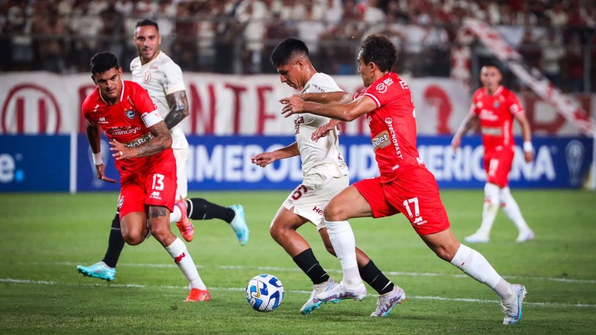 Cienciano vs. Universitario de Deportes. Pronostico, Apuestas y Cuotas│22 de mayo de 2024