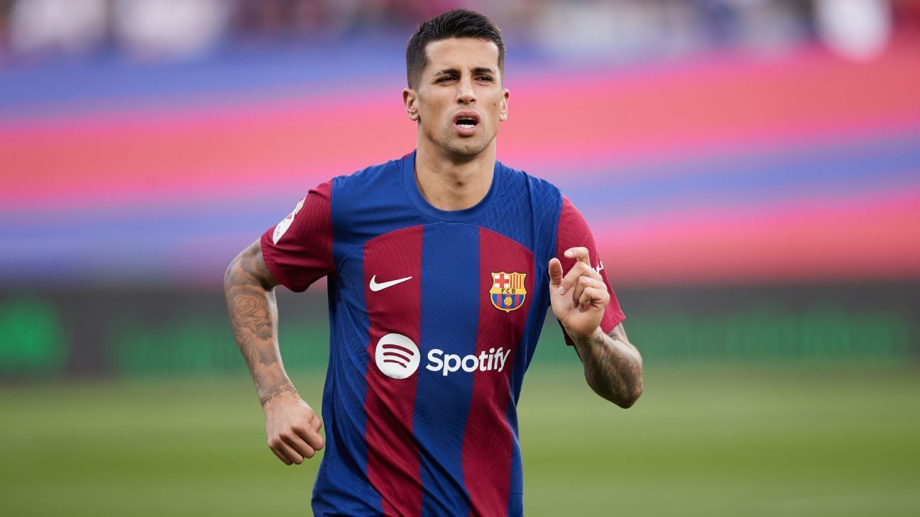 João Cancelo quiere seguir en el Barça 