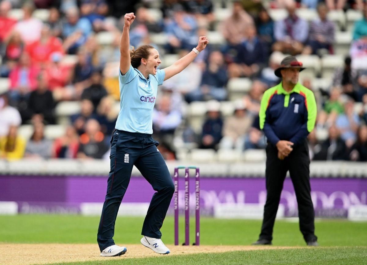 England women rout New Zealand by 203 runs to close off series