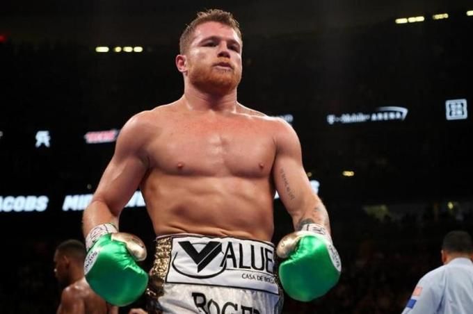 Argentine boxer Martínez reacts to Canelo's threats to Messi