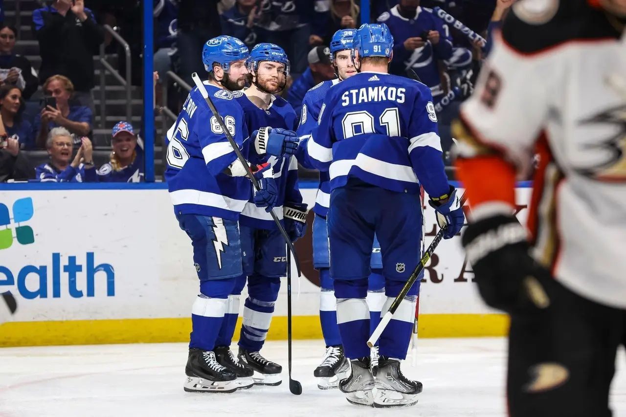 Detroit Red Wings vs Tampa Bay Lightning. Pronóstico, Apuestas y Cuotas│26 de febrero de 2023