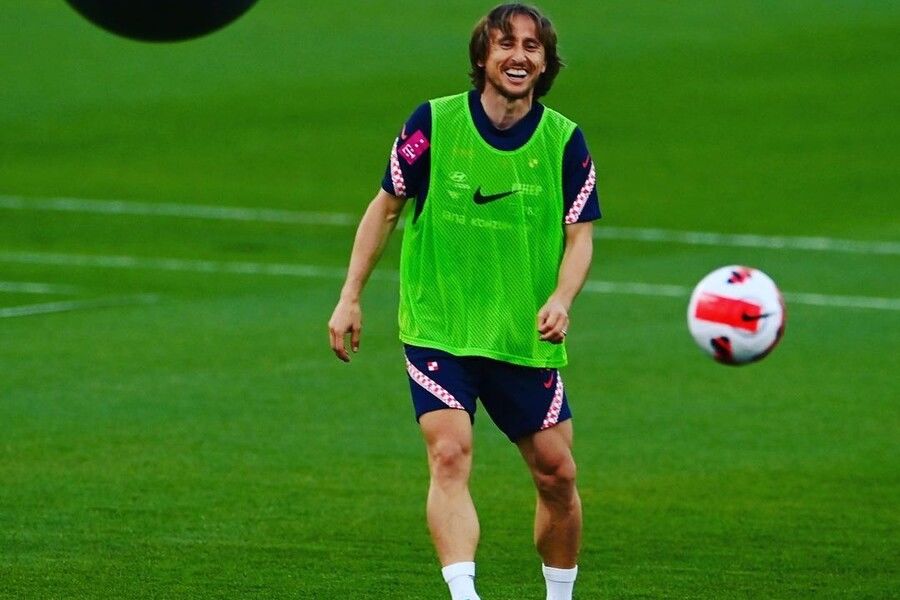MF Luka Modric to stay with Real Madrid