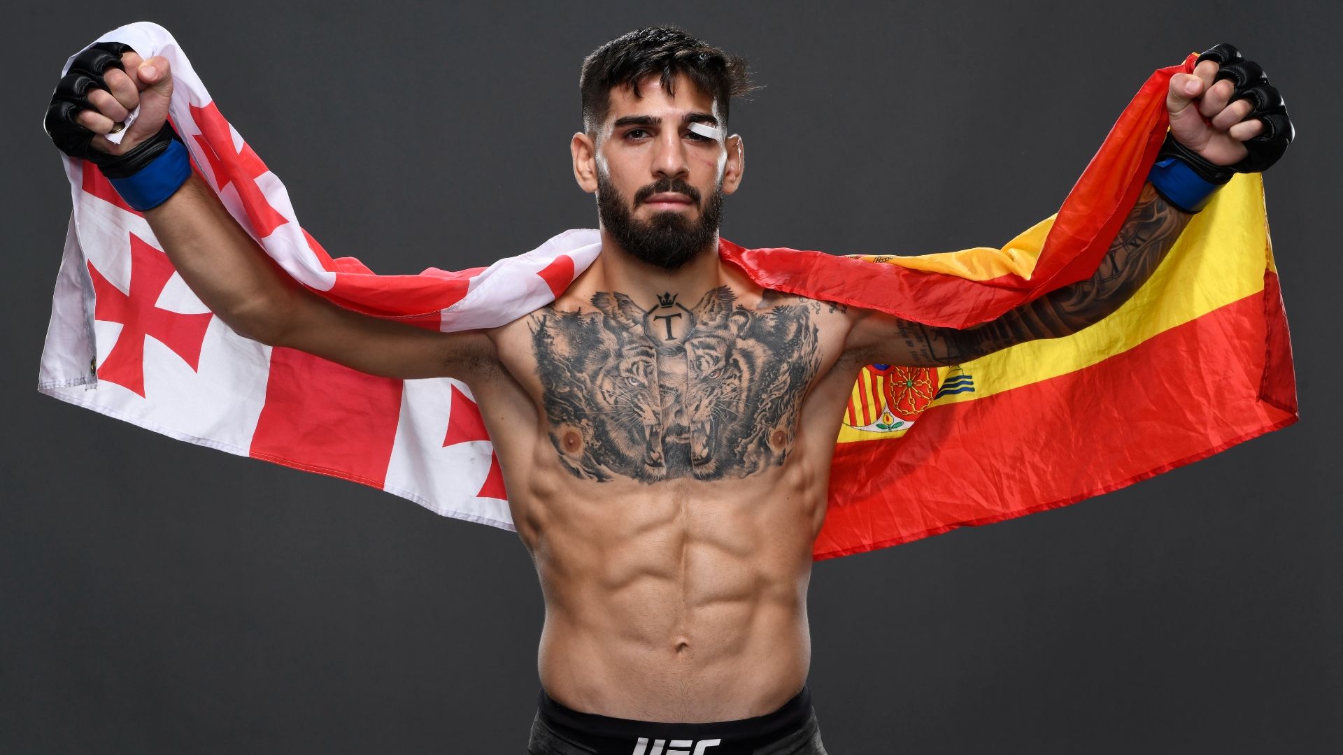 UFC fighter Topuria beats up a man in a bar in Spain