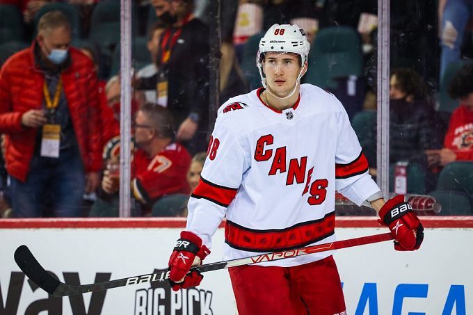 Anaheim Ducks vs Carolina Hurricanes. Pronóstico, Apuestas y Cuotas│7 de diciembre de 2022