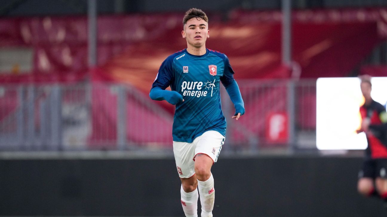 El costarricense Ugalde llega a Moscú para incorporarse al FC Spartak