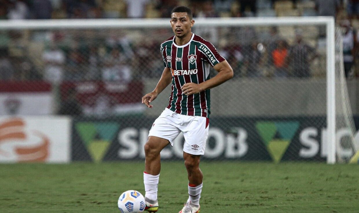 Cuatro grandes de la Premier League se interesan en mediocampista del Fluminense