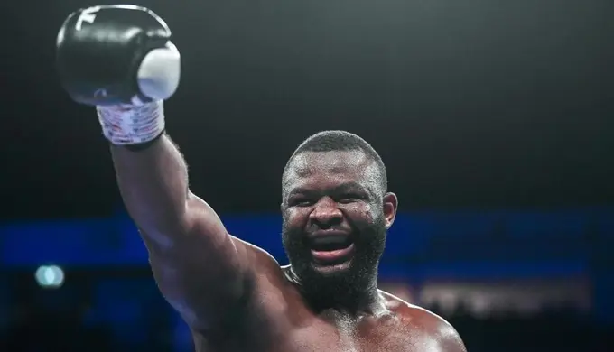 African Heavyweight Bakole Says He Knocked Out Usyk and Dubois in Gym