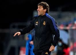 Raúl aguarda aún, quiere entrenar al Real Madrid
