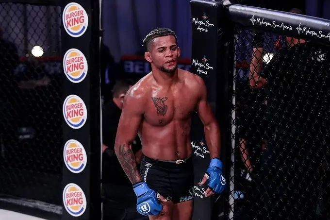 Mix knocks out Stots in round one and wins Bellator Bantamweight Grand Prix