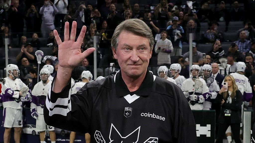 Gretzky Remembers Tottenham Giving a Shirt That Misspelled His Name