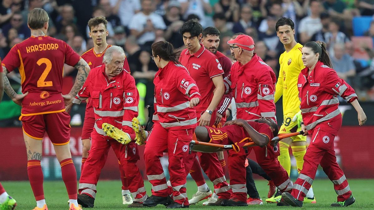 La vida del jugador del AS Roma desplomado en el campo no está en peligro 