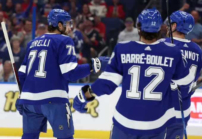 Tampa Bay Lightning vs Carolina Hurricanes Pronóstico, Apuestas y Cuotas│11 de noviembre de 2023