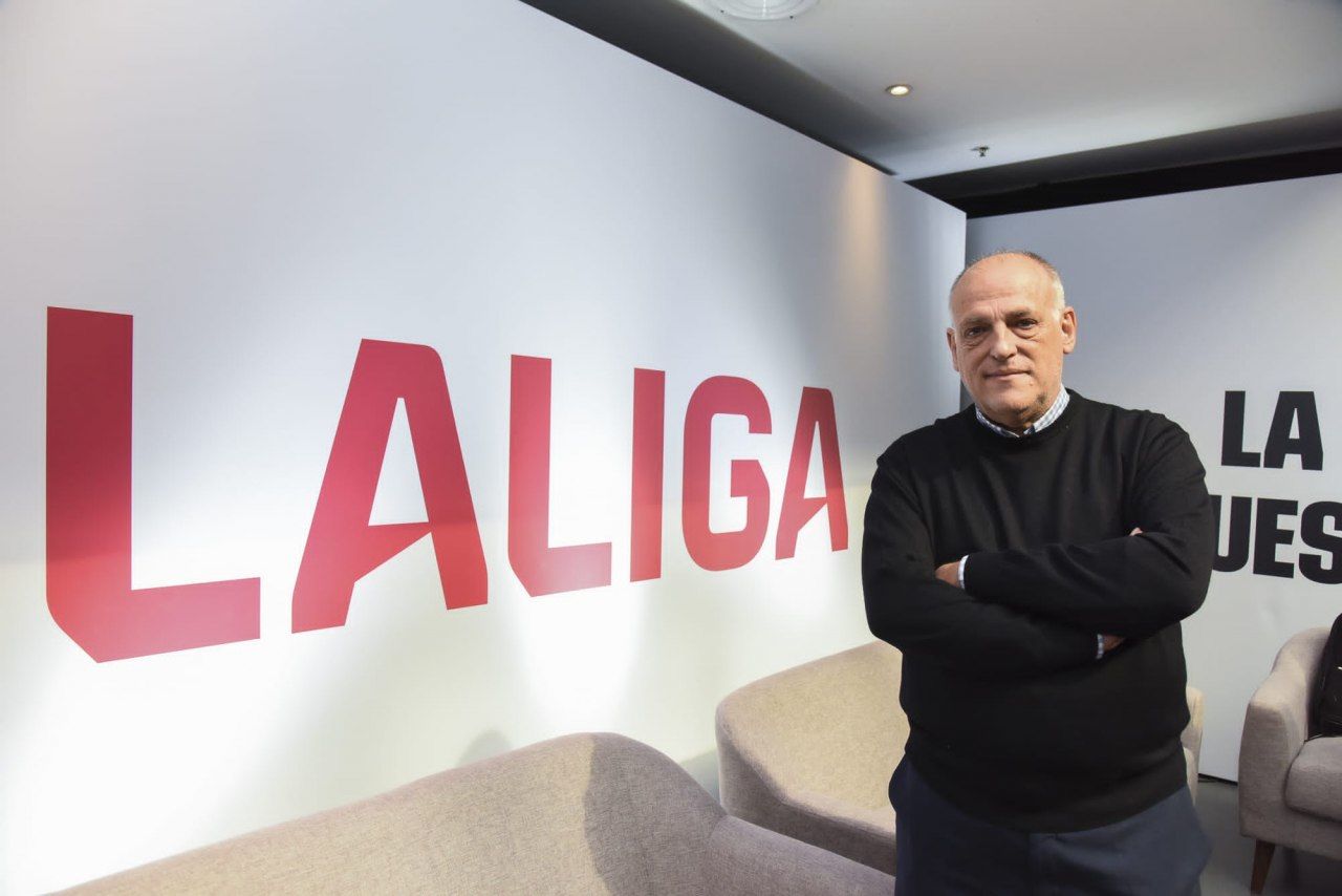 El presidente de La Liga acusa a Rubiales de organizar orgías después del trabajo