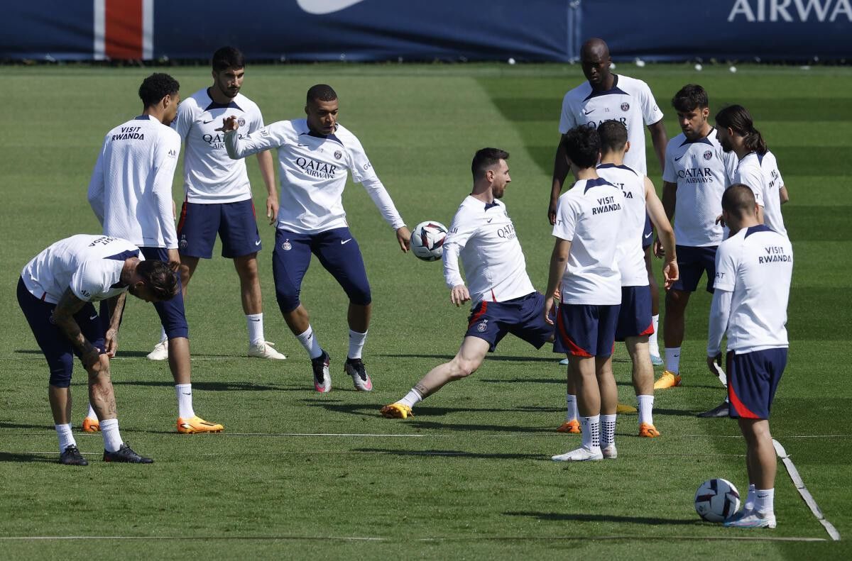 Junto a Kylian Mbappé otros cinco jugadores podrían dejar el PSG
