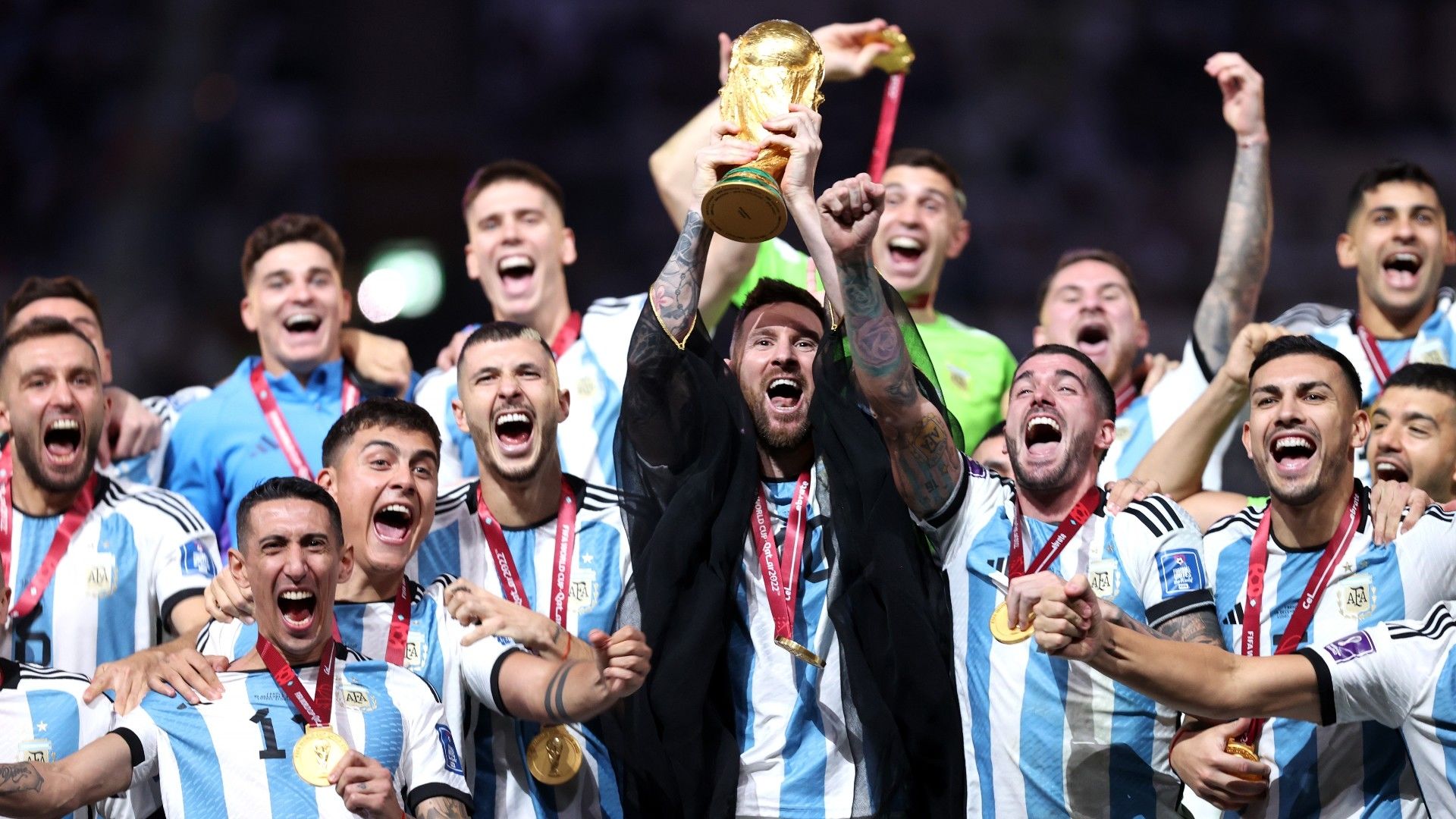 La Copa que levantó Leo Messi en la final de Qatar 2022 era falsa