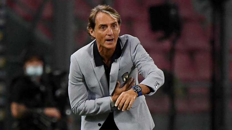 Roberto Mancini dimite como entrenador de Italia