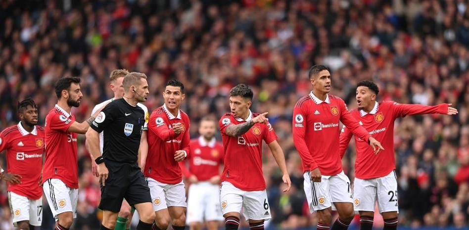 El Manchester United es sancionado por compartimiento de sus jugadores 