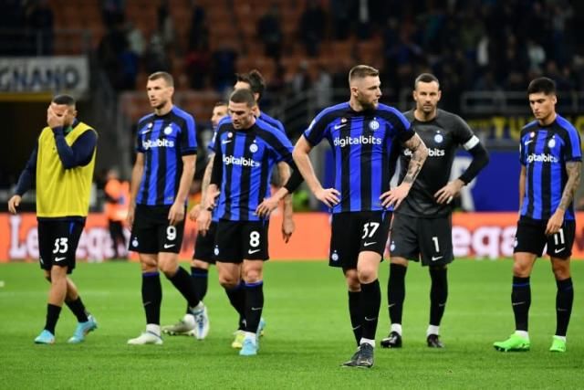 Inter defeats Barcelona in group stage of Champions League