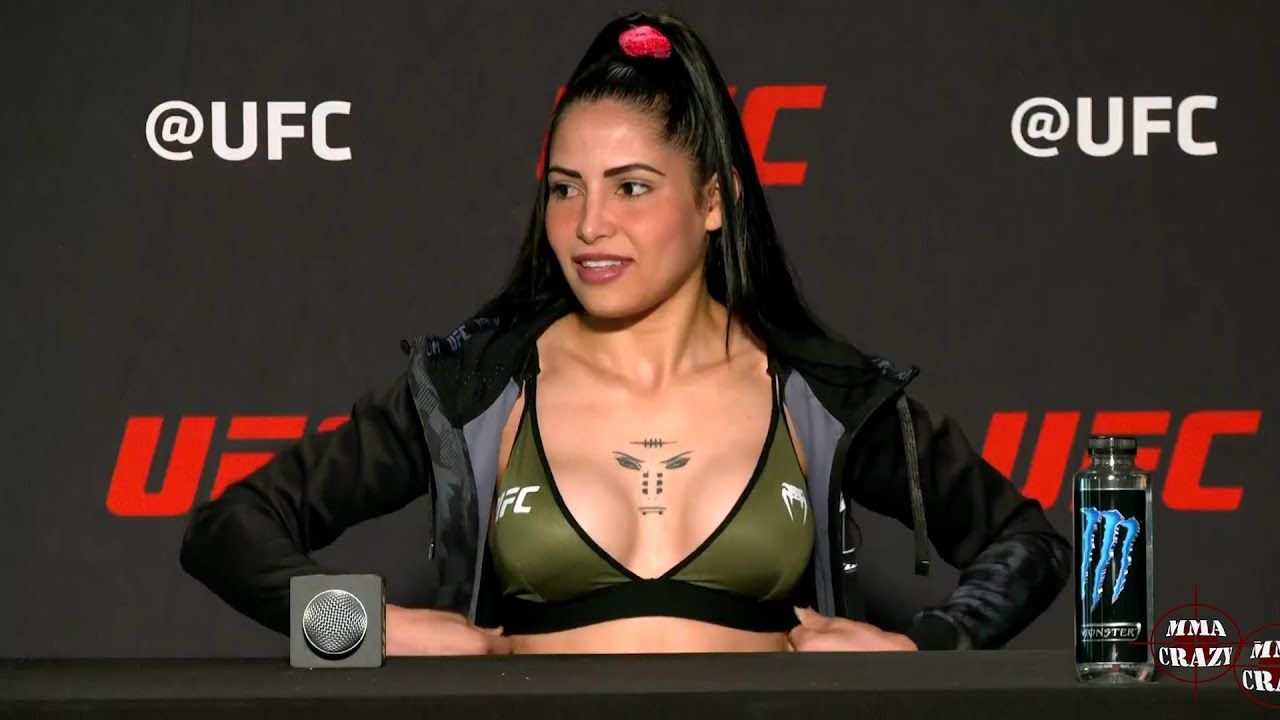 UFC fighter Viana posts a sexy photo in her underwear