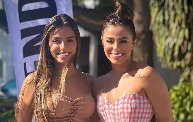 Volleyball players Keyla and Keyt Alves