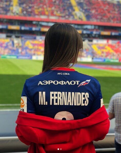 Marianne con camiseta de M Fernandes