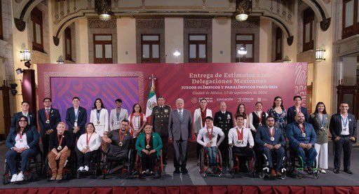 Entrega de estímulos del presidente de México. Entrega de estímulos del presidente de México.