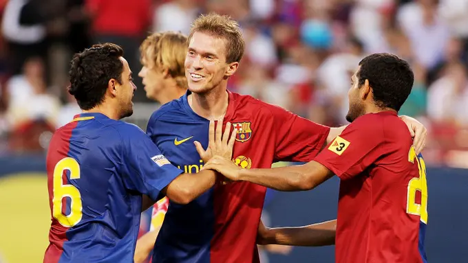 Alexander Hleb with Xavi and Dani Alves