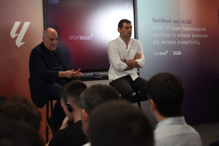 Javier Tebas e Iker Casillas en el evento .